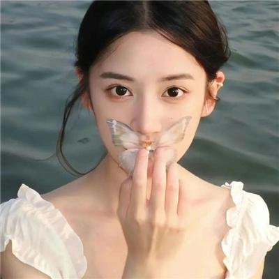 埃舍尔街的红色邮筒